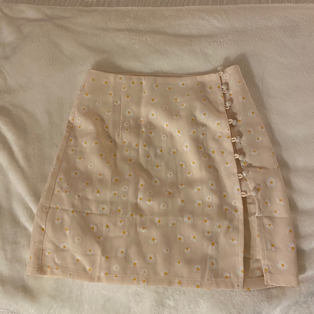 Floral mini skirt!
